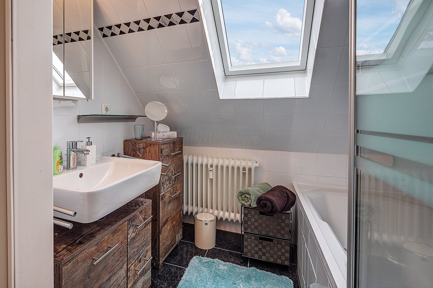 Dachgeschosswohnung mit 3 Zimmern | München-Hasenbergl | 1803ML5 | ...mit Duschwanne