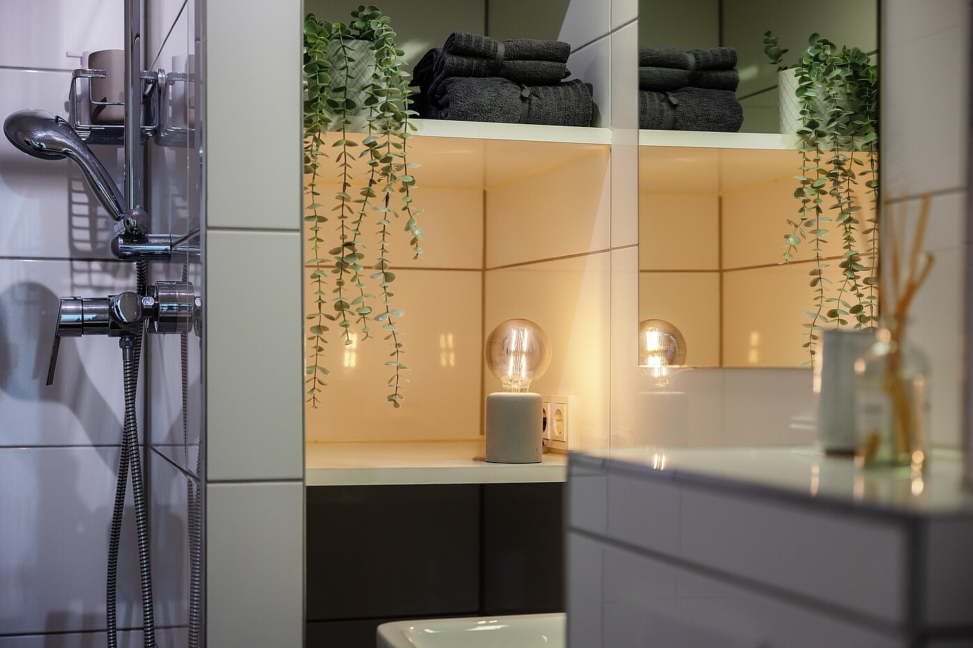 Etagenwohnung mit 1 Zimmer | München-Maxvorstadt | 70027 | ...modernes Duschbad