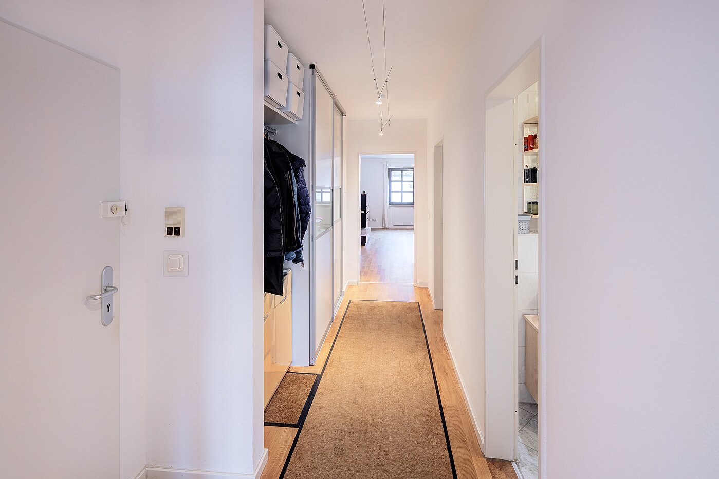 Etagenwohnung mit 2 Zimmern | 70206 | Diele mit...