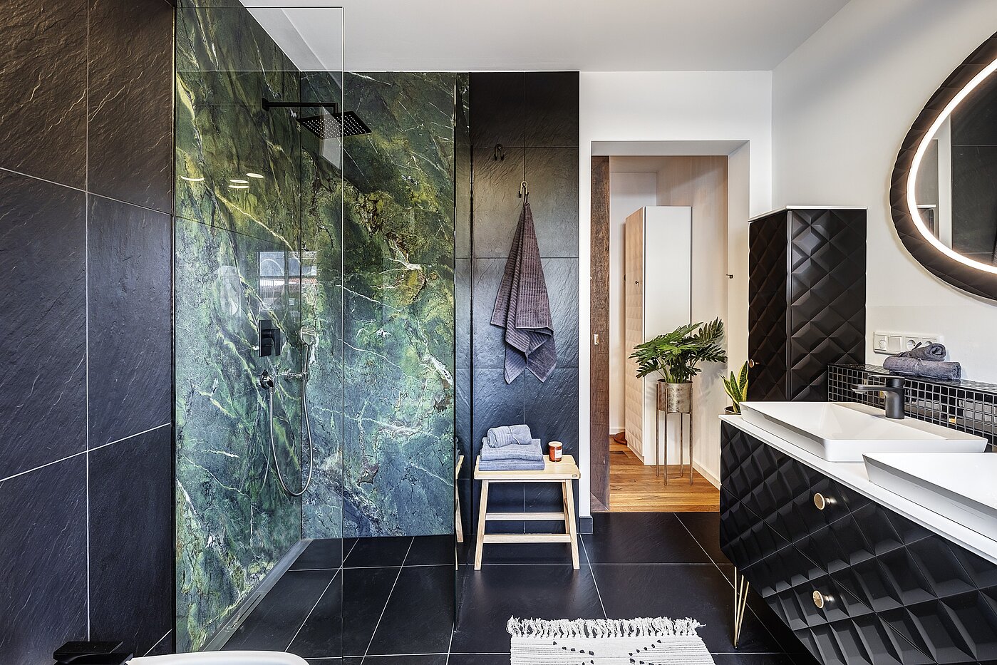 Erdgeschosswohnung mit 2 Zimmern | Bad Wiessee | 700942 | ...und hochwertigen Keramikfliesen