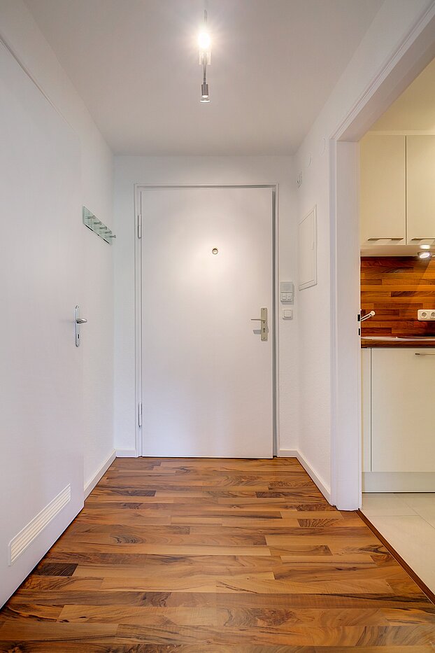 Etagenwohnung mit 2 Zimmern | München-Schwabing | 70096 | Eingangsbereich