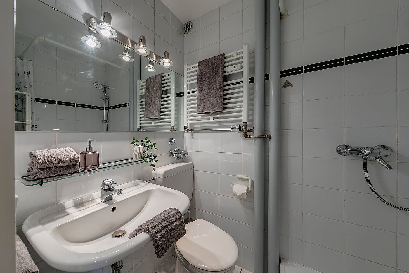 Etagenwohnung mit 1 Zimmer | München-Englschalking | 1907ML2 | Duschbad