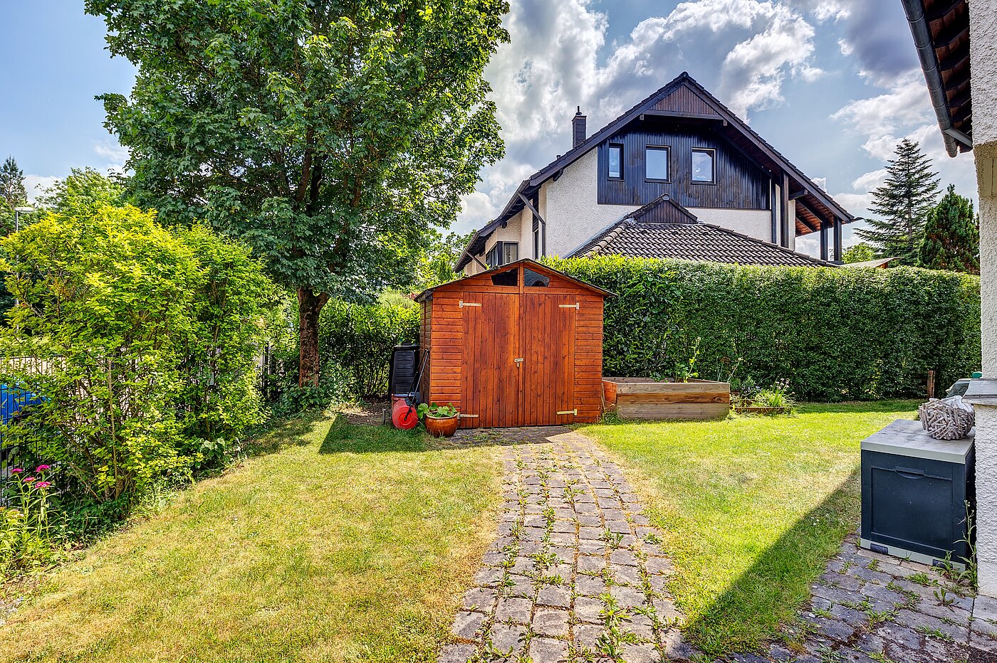 Reiheneckhaus mit 6 Zimmern | Germering | 70033 | Zugang zum Garten