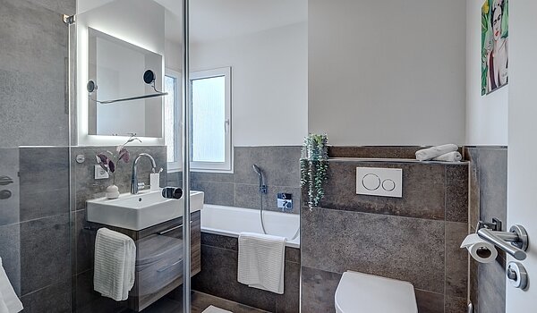 Etagenwohnung mit 4 Zimmern | Ismaning | 700081 | Stilvolles Badezimmer