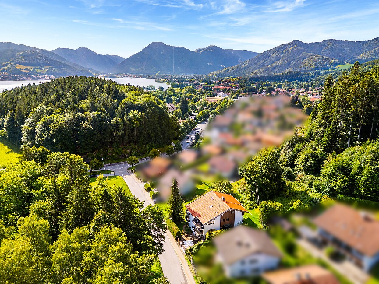 Mehrfamilienhaus mit 10 Zimmern | Bad Wiessee | 70212 | Luftaufnahme nach Bad Wiessee
