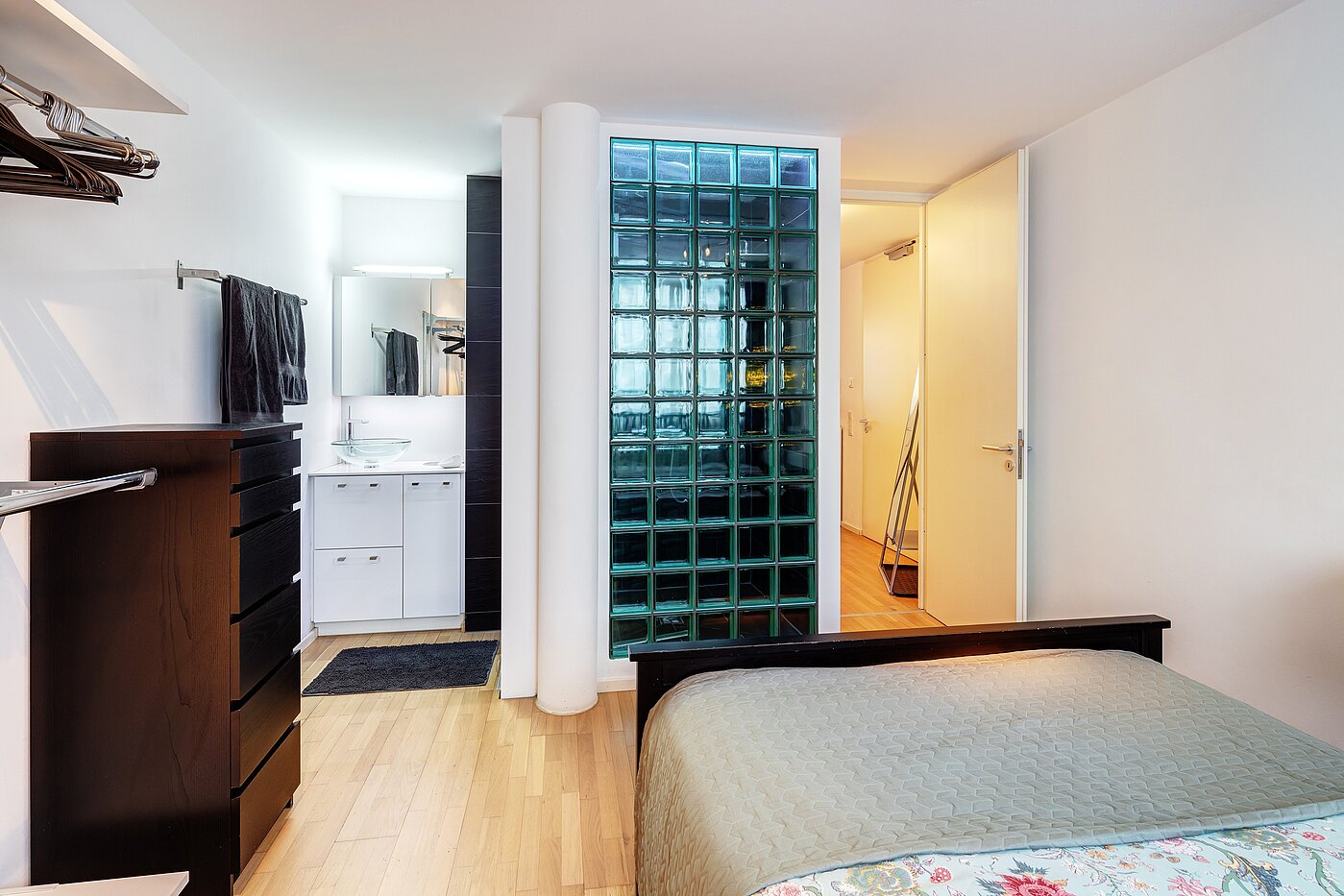 Etagenwohnung mit 2 Zimmern | München-Au | 70108 | Schlafzimmer mit Bad