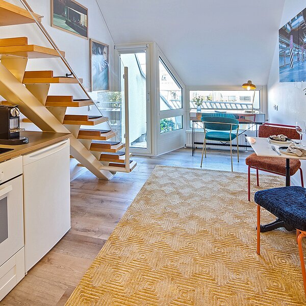 Maxvorstadt: 1,5 Zimmer - Galerie-Dachgeschosswohnung