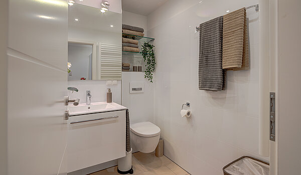 Etagenwohnung mit 2 Zimmern | München-Schwabing | 70434 | ...Badezimmer...