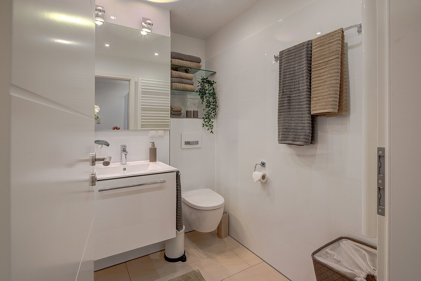 Etagenwohnung mit 2 Zimmern | München-Schwabing | 70434 | ...Badezimmer...