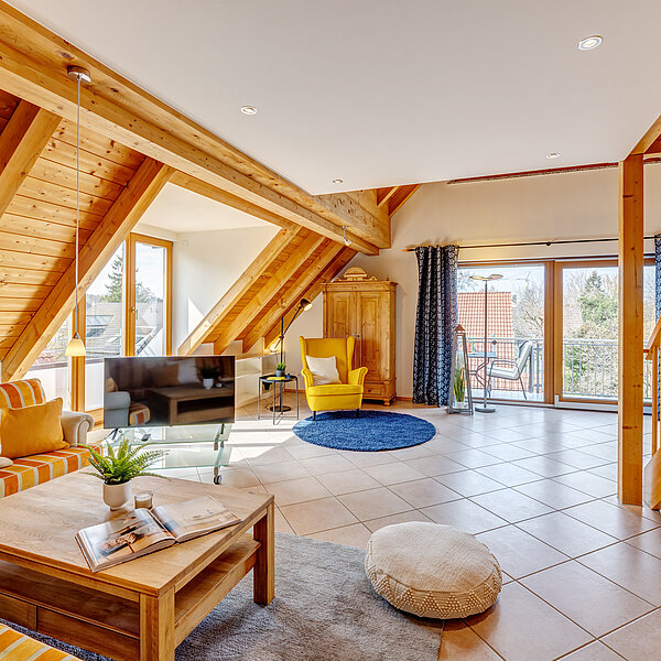 Trudering: 3,5-Zimmer Maisonette-Dachgeschosswohnung mit perfekter Raumaufteilung und Balkon -frei