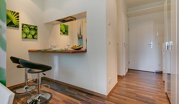 Erdgeschosswohnung mit 4 Zimmern | München-Neuhausen | 70471 | ...mit Theke zur Küche