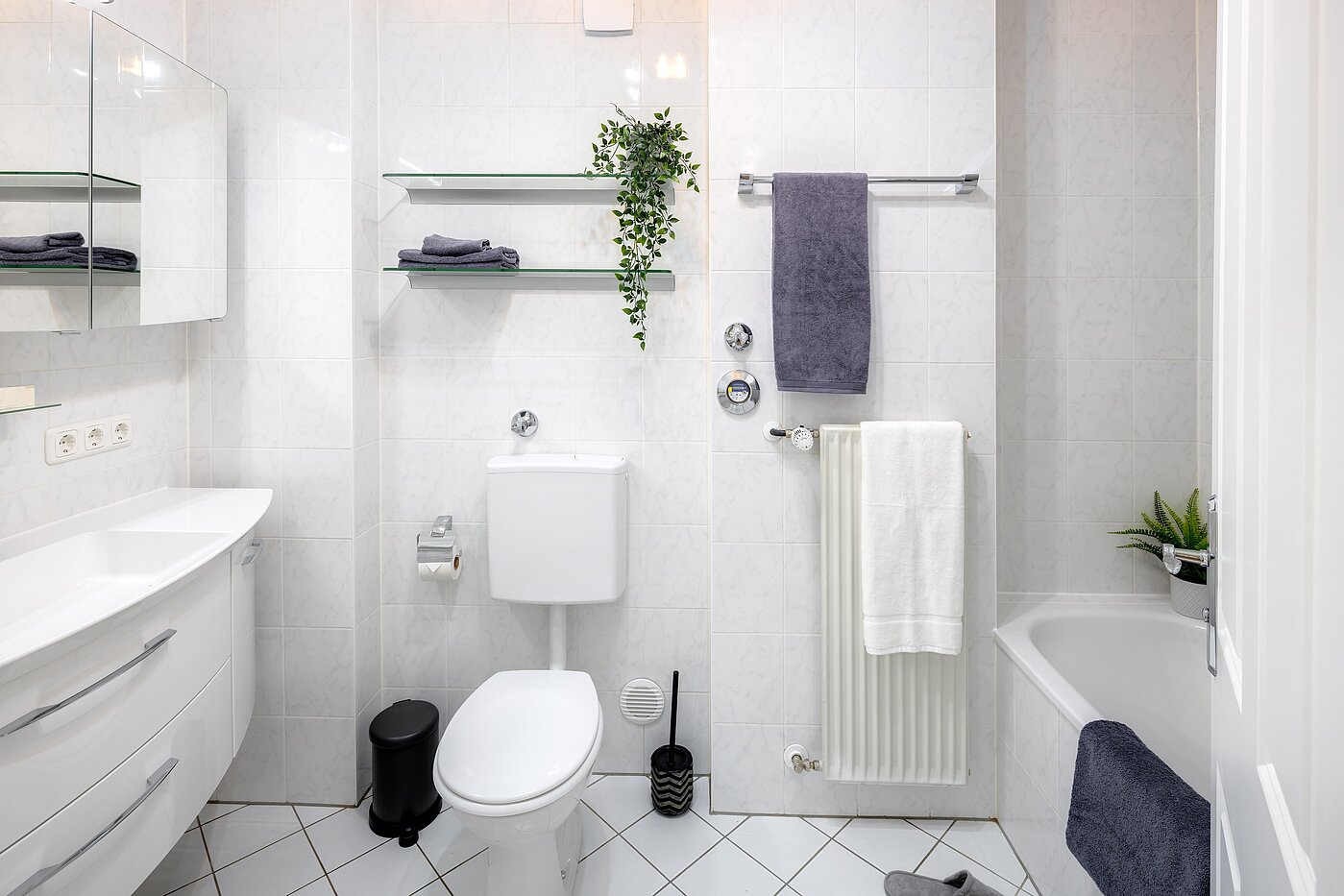 Etagenwohnung mit 3 Zimmern | München-Obergiesing | 70028 | Geräumiges Bad mit...