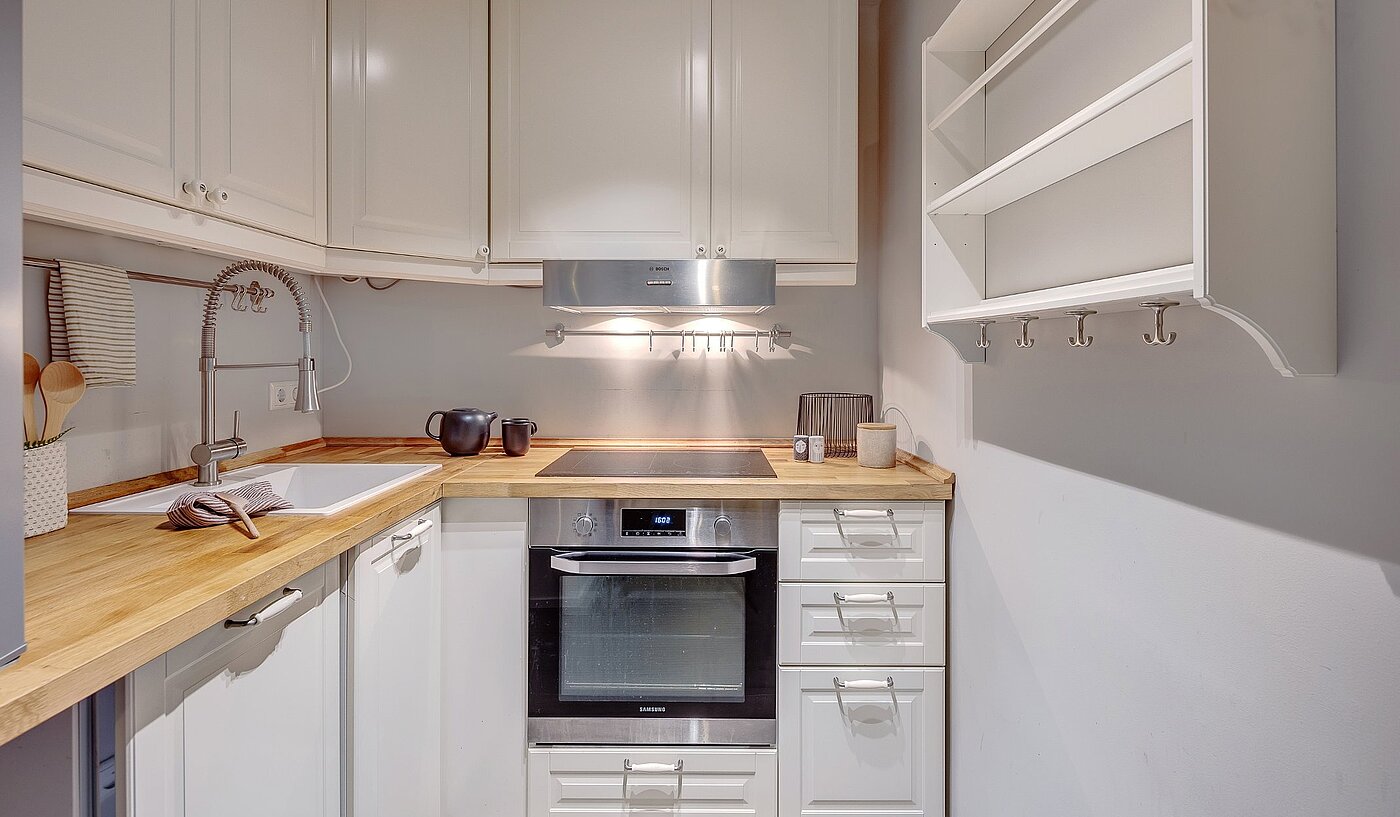 Hochparterre mit 2 Zimmern | München-Lehel | 2012ML1 | Helle Einbauküche