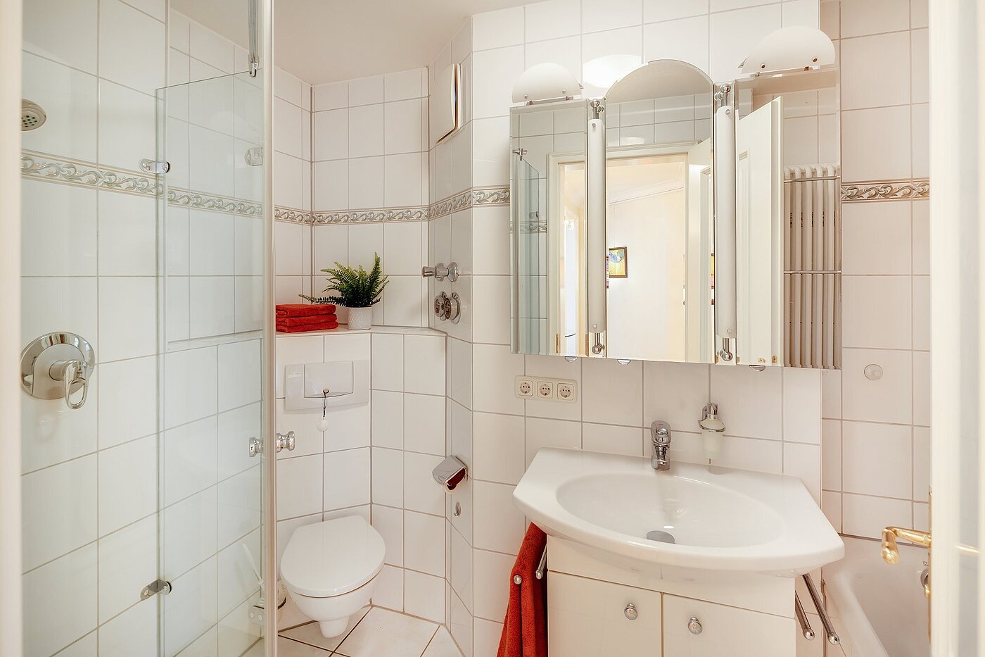 Etagenwohnung mit 2 Zimmern | München-Sendling | 2010ML1 | Hell gefliest mit Dusche...