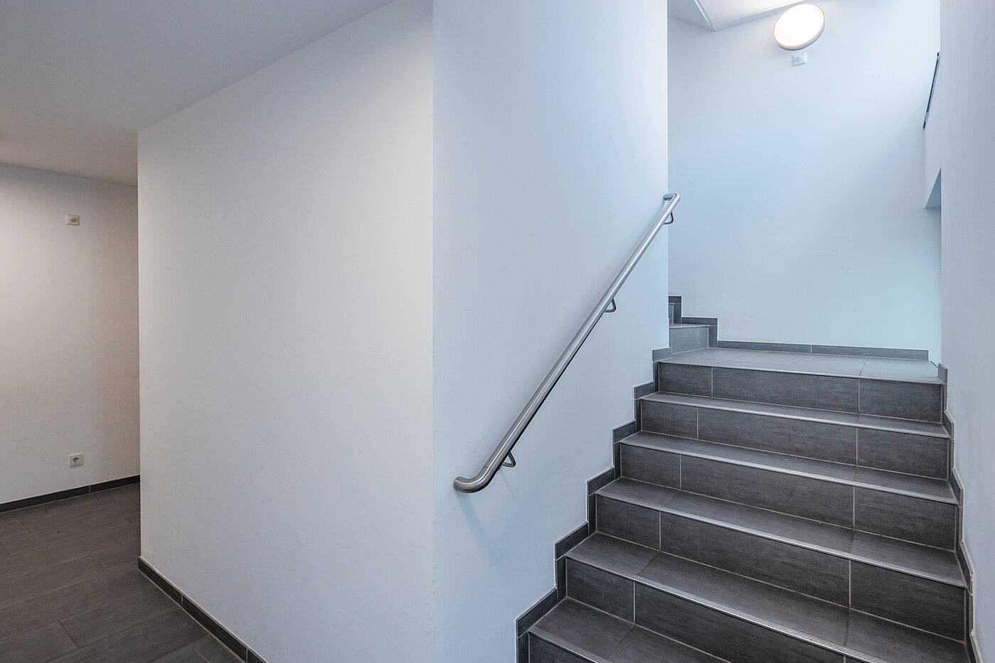 Penthouse mit 2 Zimmern | München-Bogenhausen | 70385 | Treppenhaus mit...