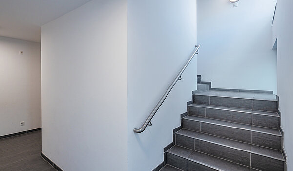 Penthouse mit 2 Zimmern | München-Bogenhausen | 70385 | Treppenhaus mit...