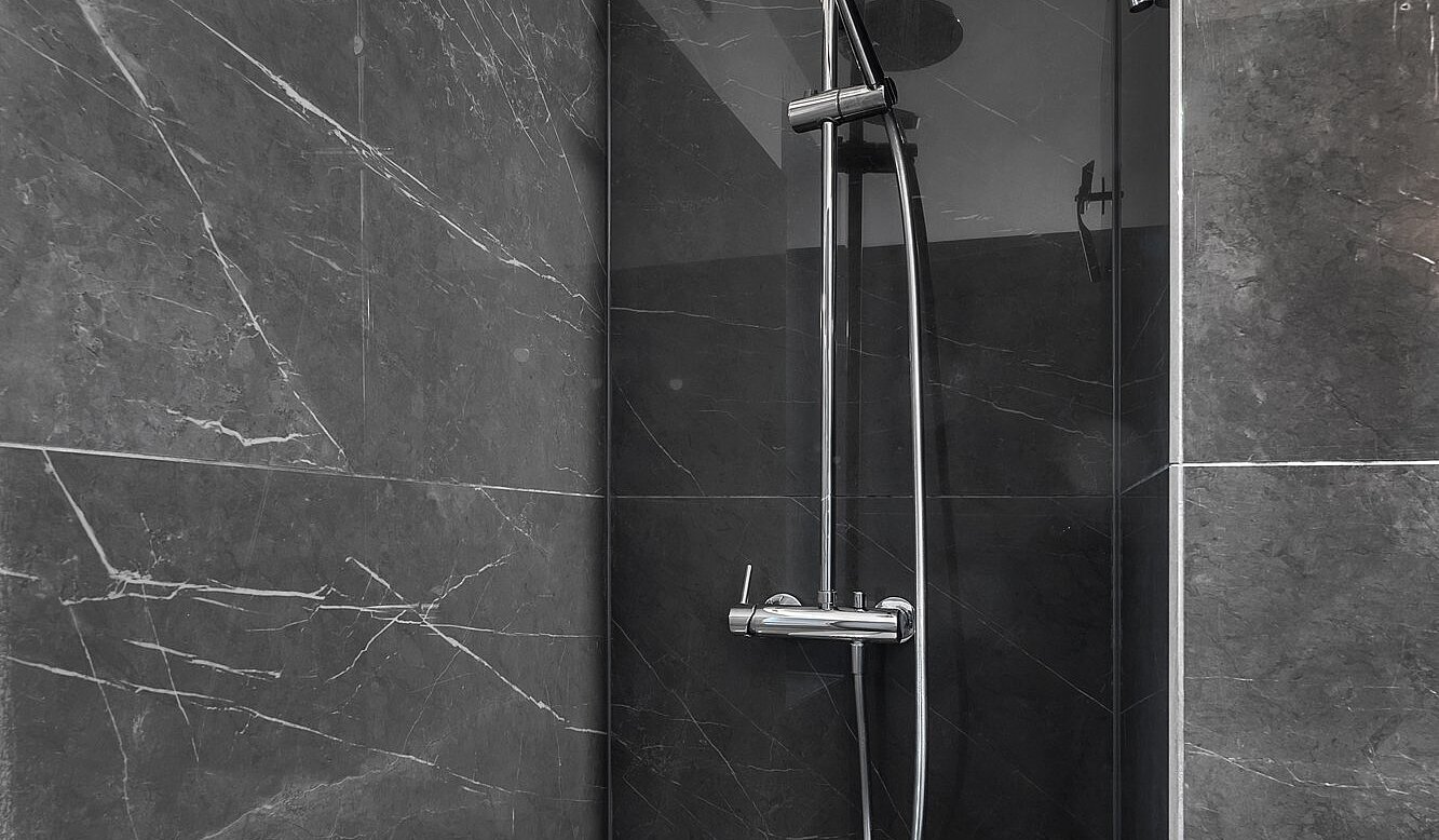 Hochparterre mit 2 Zimmern | München-Lehel | 2012ML1 | ...begehbarer Dusche