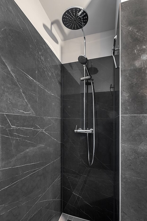 Hochparterre mit 2 Zimmern | München-Lehel | 2012ML1 | ...begehbarer Dusche