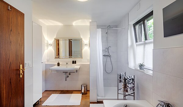 Einfamilienhaus mit 4 Zimmern | Neubiberg | 70429 | Badezimmer im OG