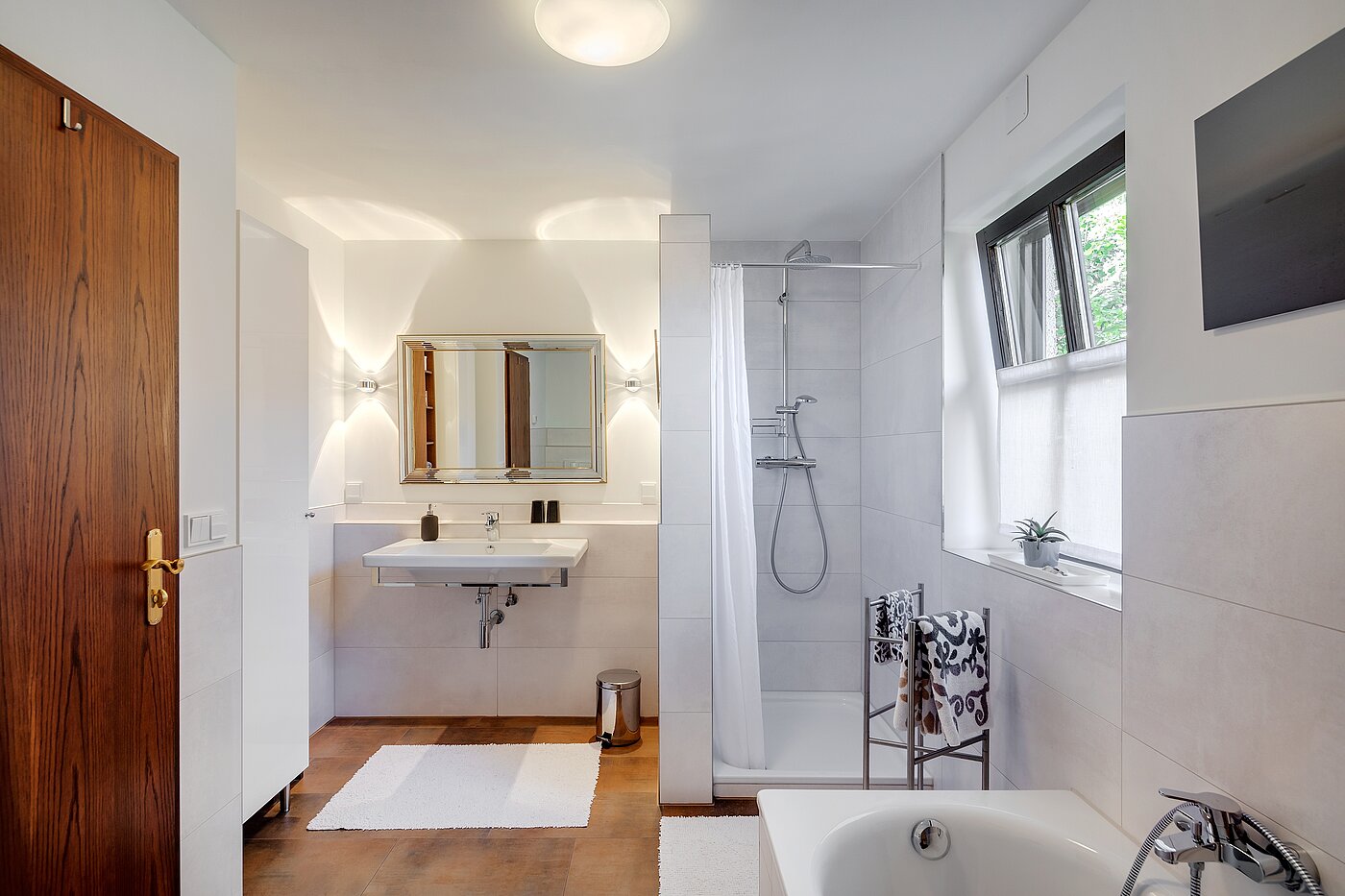 Einfamilienhaus mit 4 Zimmern | Neubiberg | 70429 | Badezimmer im OG