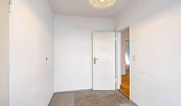 Erdgeschosswohnung mit 2.5 Zimmern | München-Schwabing | 70441 | Separater Raum