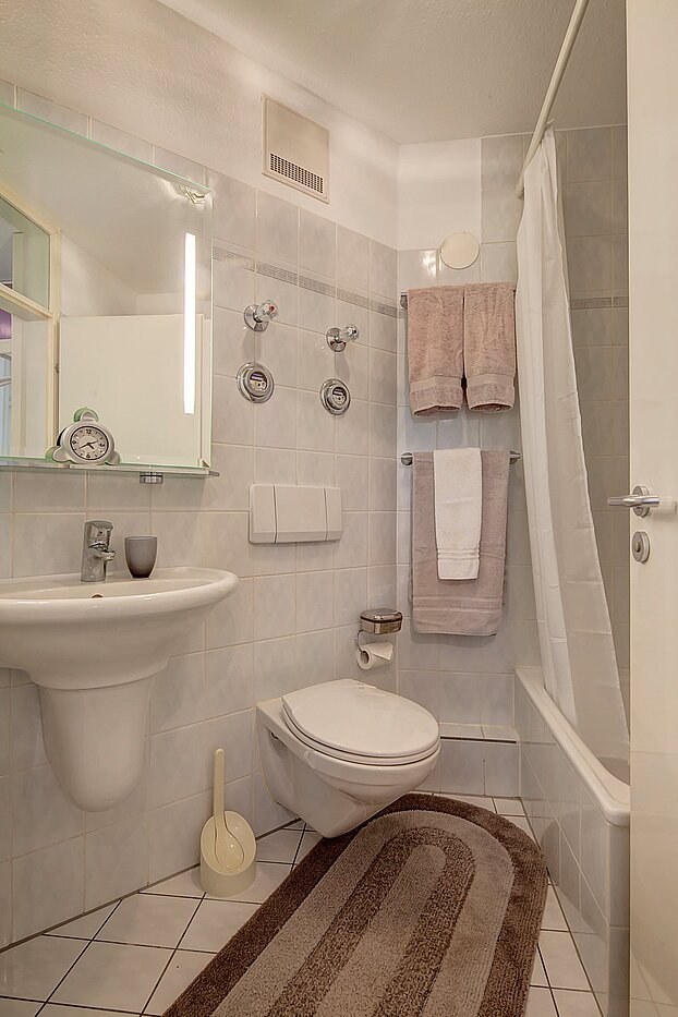 Etagenwohnung mit 2 Zimmern | München-Nymphenburg | 1809ML2 | Bad mit