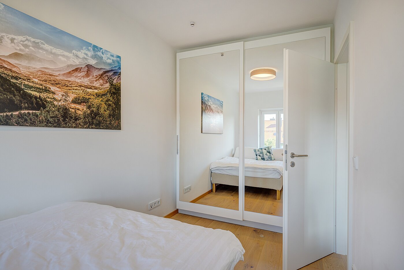 Apartment mit 1 Zimmer | München-Schwabing | 70198 | Kleiderschrank mit Stauraum