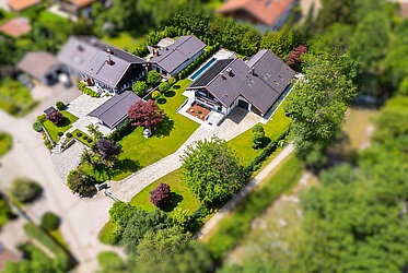 Rarität am Tegernsee: Hochwertiges Landhaus-Ensemble in Abwinkl