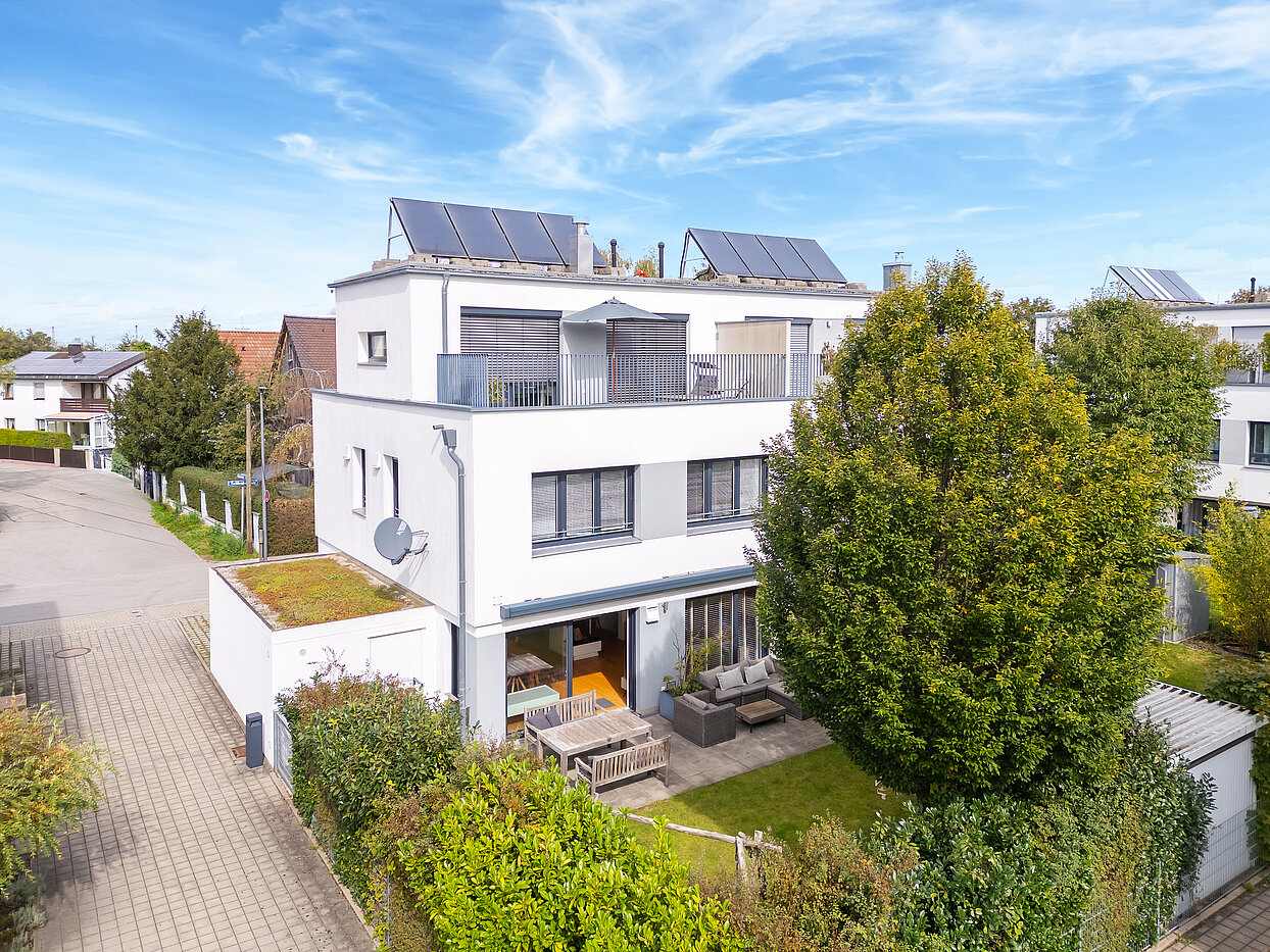 Doppelhaushälfte mit 5 Zimmern | München-Aubing | 70162 | Vorderansicht