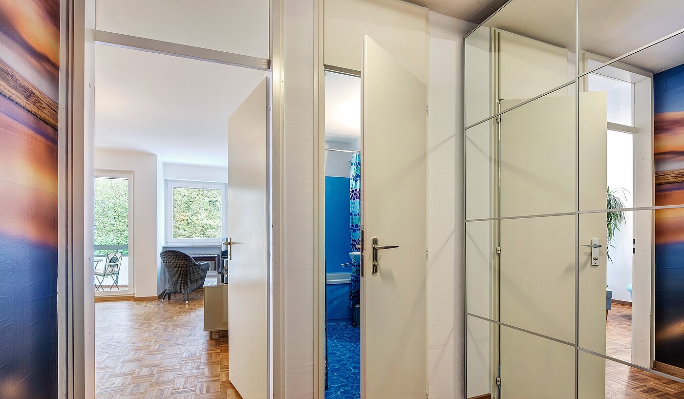 Etagenwohnung mit 1.5 Zimmern | München-Sendling-Westpark | 2207ML4 | ...mit Spiegelschrank