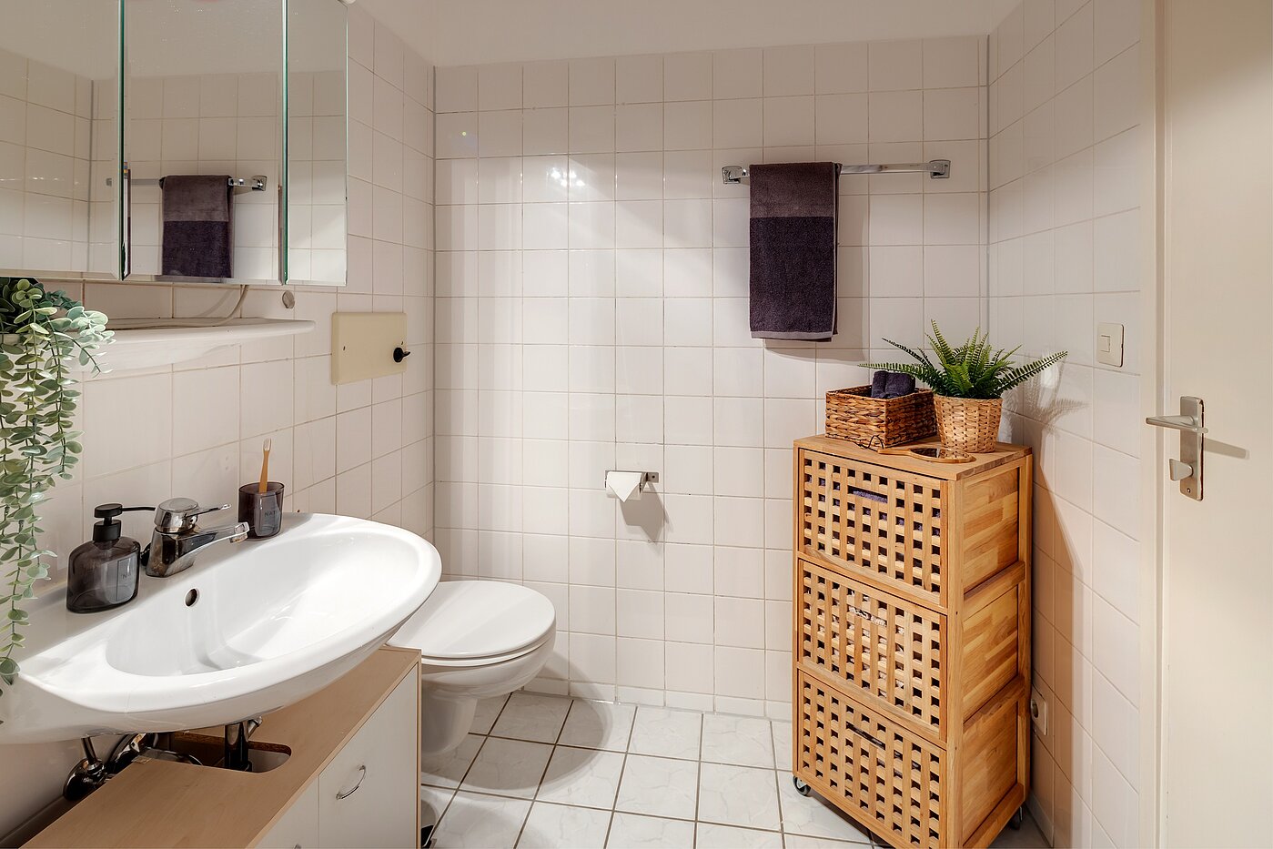 Etagenwohnung mit 2 Zimmern | München-Sendling-Westpark | 2204ML2 | Weiß gefliestes Bad...