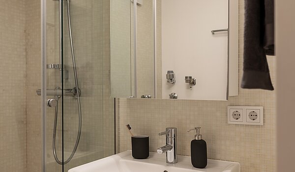 Etagenwohnung mit 2 Zimmern | München-Solln | 704181 | Badezimmer...