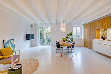 Au: Helle 2,5-Zimmer Wohnung im Loft-Stil mit Kamin –frei