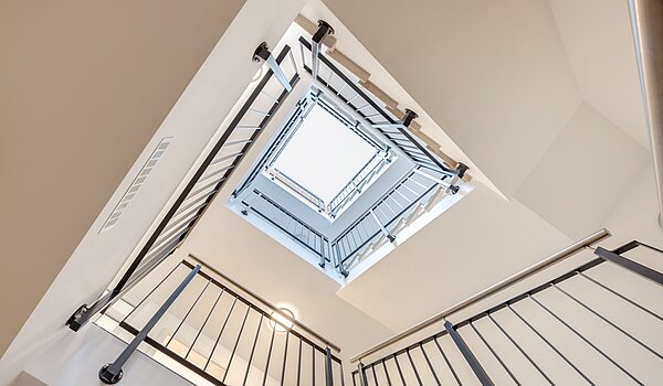 Besondere Immobilie mit 9 Zimmern | 70406 | Treppenhaus Gewerbe