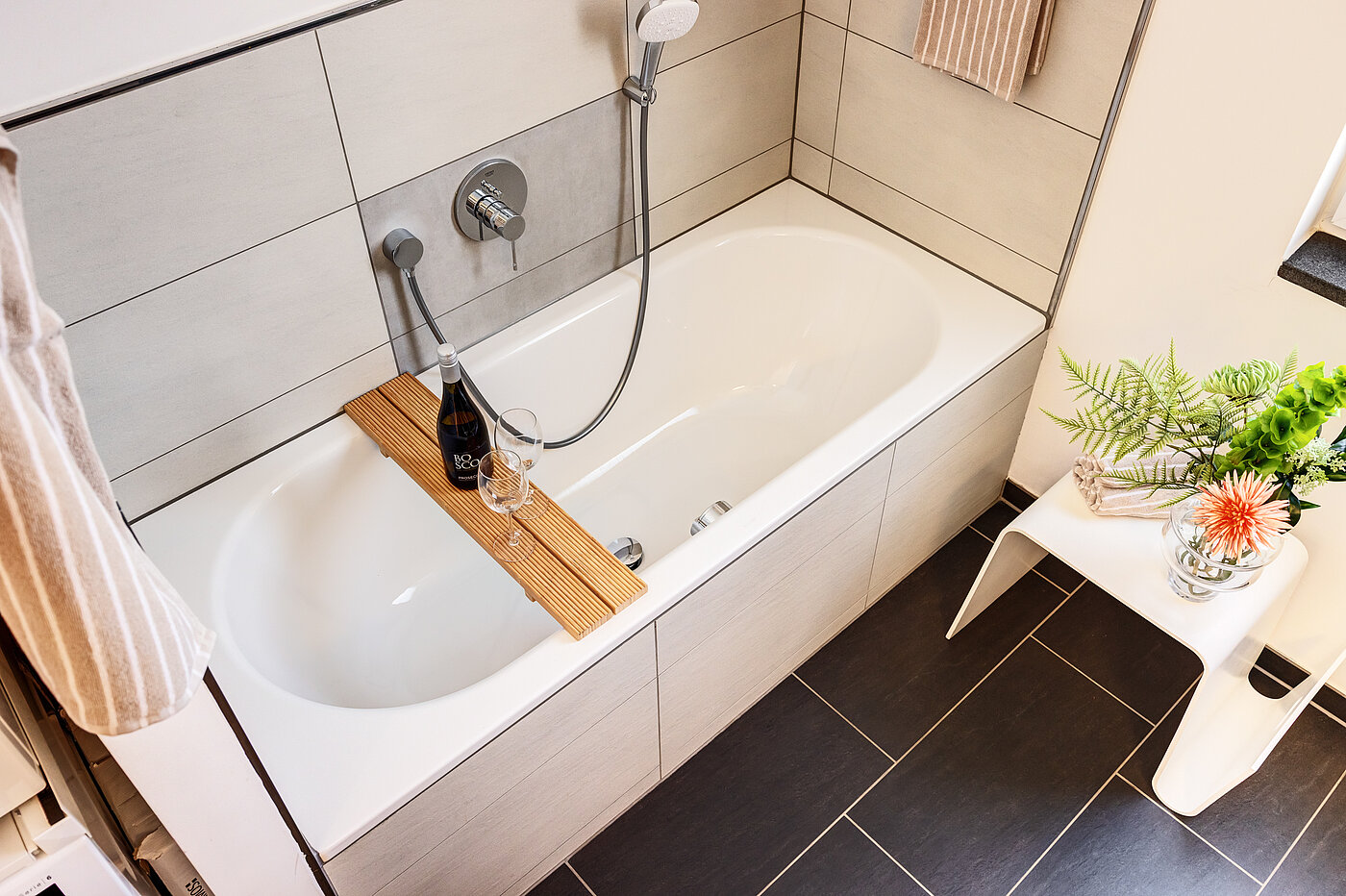 Penthouse mit 2 Zimmern | München-Bogenhausen | 70385 | ...mit Badewanne und ...
