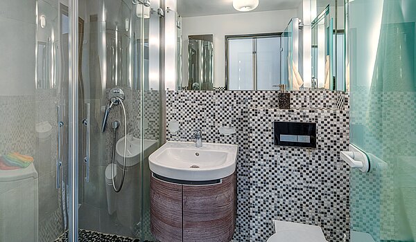 Etagenwohnung mit 1 Zimmer | München-Maxvorstadt | 70467 | Duschbad mit...