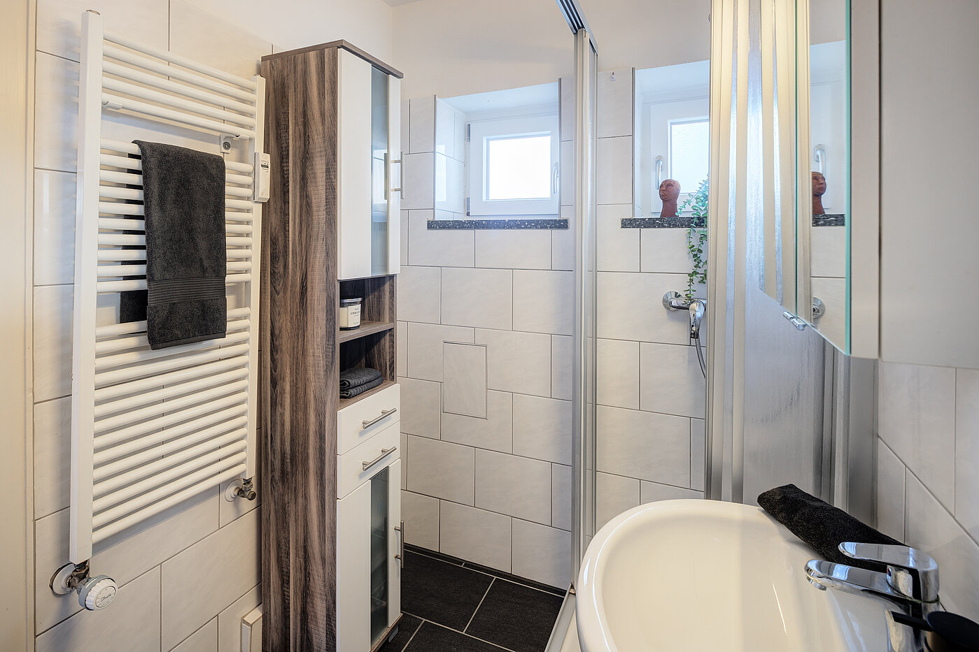 Apartment mit 1 Zimmer | München-Schwabing | 70211 | Handtuchheizkörper...