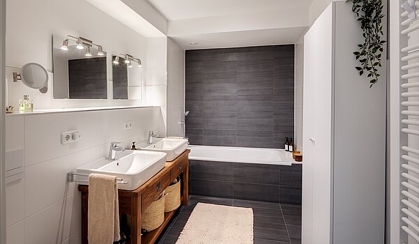 Etagenwohnung mit 3 Zimmern | München-Ludwigsvorstadt | 70488 | Masterbad mit Wanne