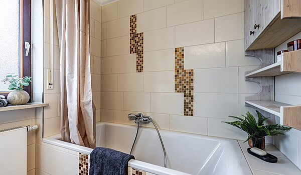 Etagenwohnung mit 3 Zimmern | München-Trudering | 70481 | ...mit Badewanne