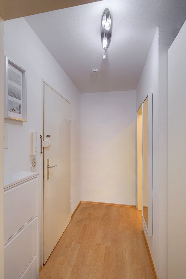 Etagenwohnung mit 1 Zimmer | München-Obergiesing | 2104ML3 | Flur mit Schrank im Eck