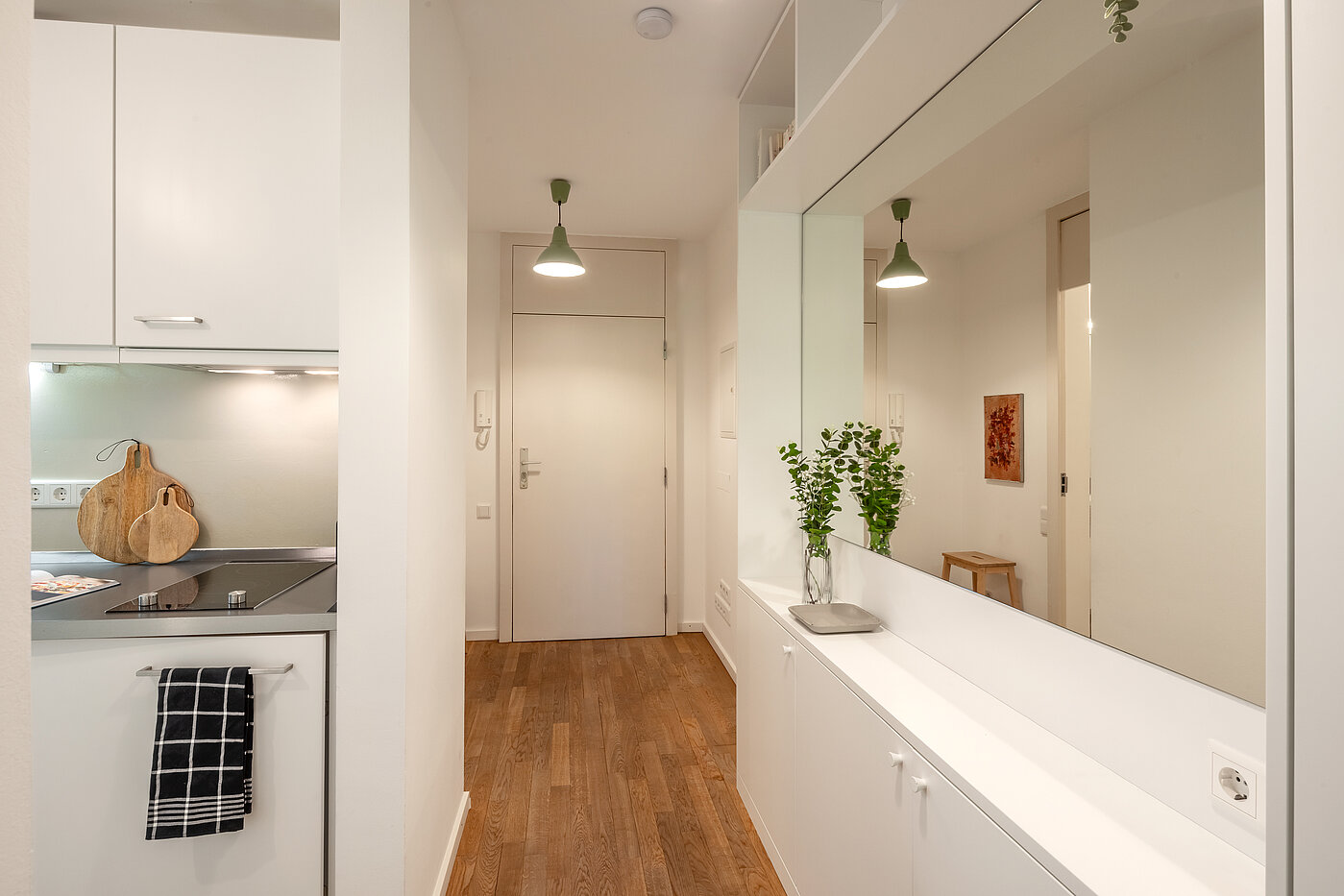 Etagenwohnung mit 2 Zimmern | München-Solln | 70418 | Flur Blickrichtung Eingang