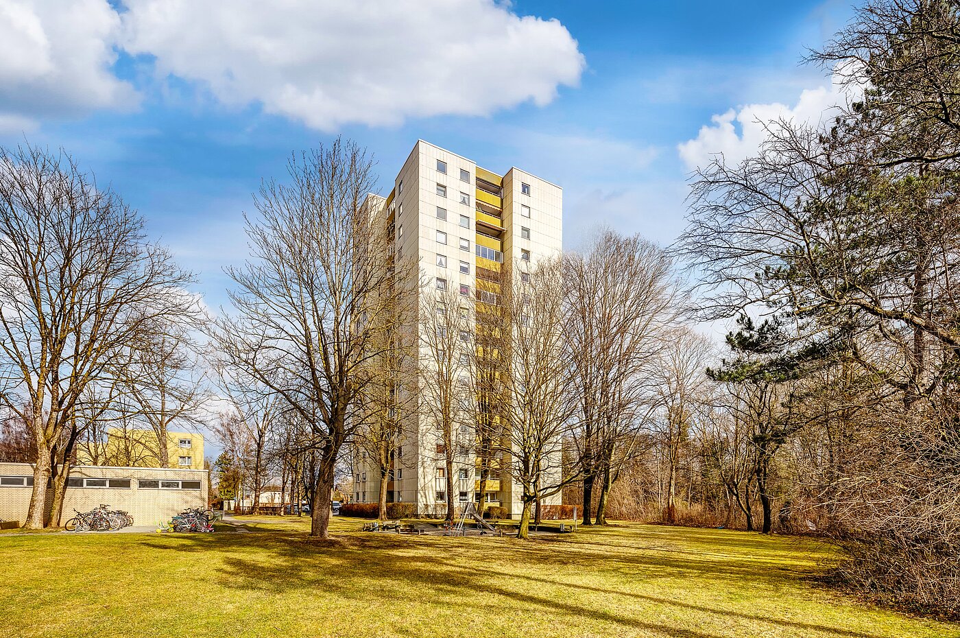 Etagenwohnung mit 3 Zimmern | München-Feldmoching | 2201ML2 | Außenansicht des Hauses