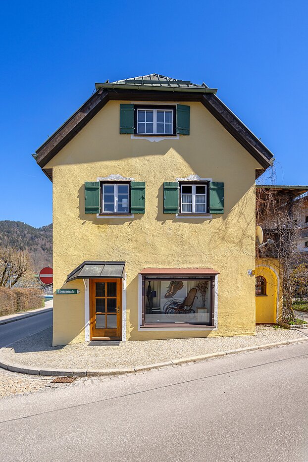 Mehrfamilienhaus mit 11 Zimmern | Rottach-Egern | 70215 | Ansicht von Westen.