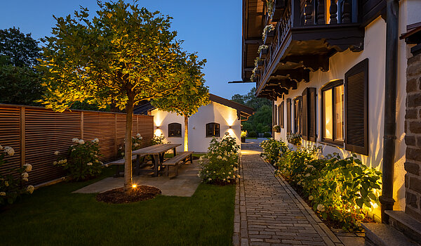 Besondere Immobilie mit 15 Zimmern | Bad Wiessee | 701592 | Chalet II Innenhof
