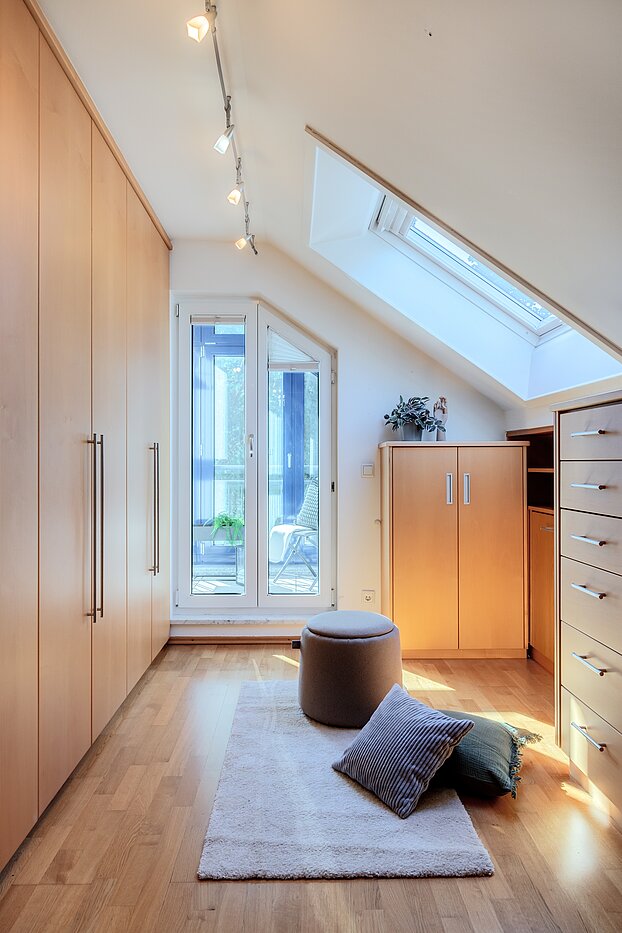 Dachgeschosswohnung mit 3 Zimmern | 70501 | Kinder- Gäste- oder...