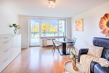 Neuperlach: Erbbaurecht - Attraktive 2 Zimmer Wohnung mit Balkon und Stellplatz - frei