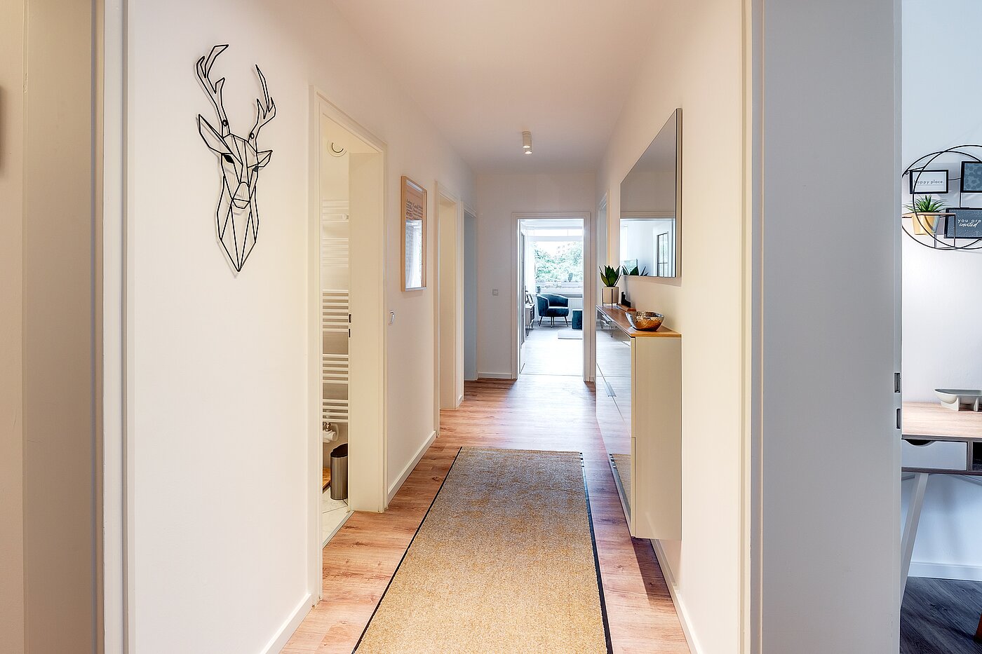 Etagenwohnung mit 3 Zimmern | Unterhaching | 70421 | Diele...