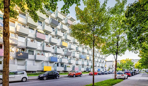 Etagenwohnung mit 1 Zimmer | München-Bogenhausen | 70264 | Ansicht von der Daphnestraße. aus