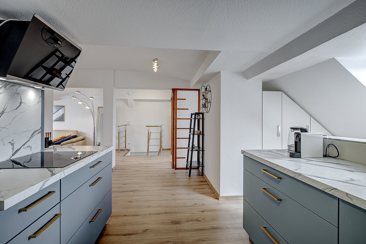 Dachgeschosswohnung mit 4.5 Zimmern | München-Ludwigsvorstadt | 70461 | Wohnen / Essen