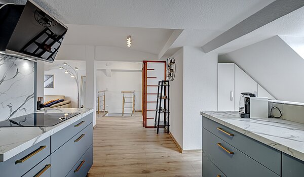 Dachgeschosswohnung mit 4.5 Zimmern | München-Ludwigsvorstadt | 70461 | Wohnen / Essen